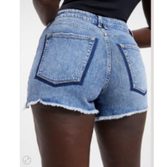 Good American Bombshell Shorts 18 - Picture 2 of 16